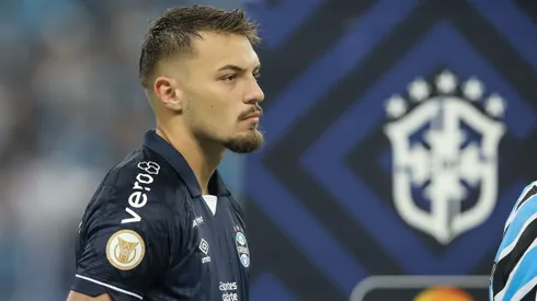 Gabriel Grando goleiro do Gremio durante partida contra o Internacional no estadio Arena do Gremio pelo campeonato BRASILEIRO A 2023. Goleiro vive drama na carreira