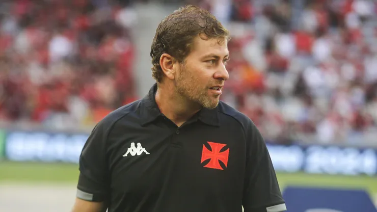 Rafael Paiva tecnico do Vasco durante partida contra o Athletico-PR no estadio Arena da Baixada pelo campeonato Brasileiro A 2024. Técnico pode receber reforço