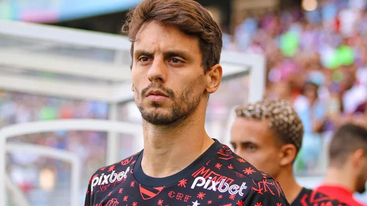 Rodrigo Caio jogador do Flamengo durante aquecimento antes da partida contra o Bahia no estadio Arena Fonte Nova pelo campeonato BRASILEIRO A 2023. Defensor vive péssima fase