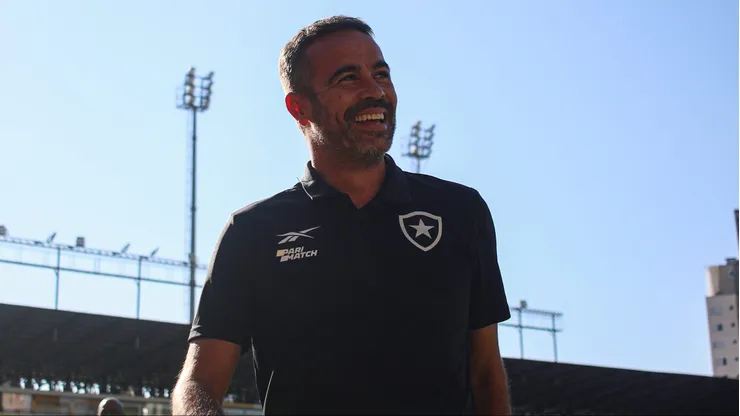 Artur Jorge conta com retorno no Botafogo.
