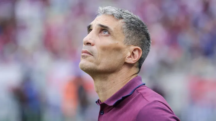 Vojvoda, técnico do Fortaleza, durante partida na Arena Castelão, pelo Campeonato Cearense de 2024.