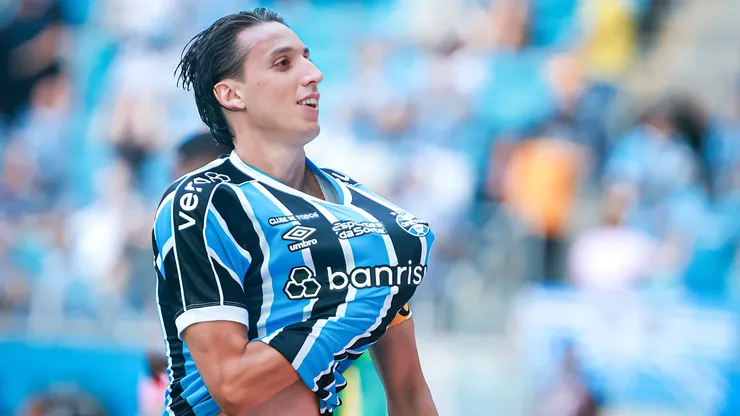 Pedro Geromel jogador do Grêmio comemora seu gol durante partida contra o Guarany de Bagé no estádio Arena do Grêmio pelo campeonato Gaúcho 2024. Zagueiro deve deixar o clube