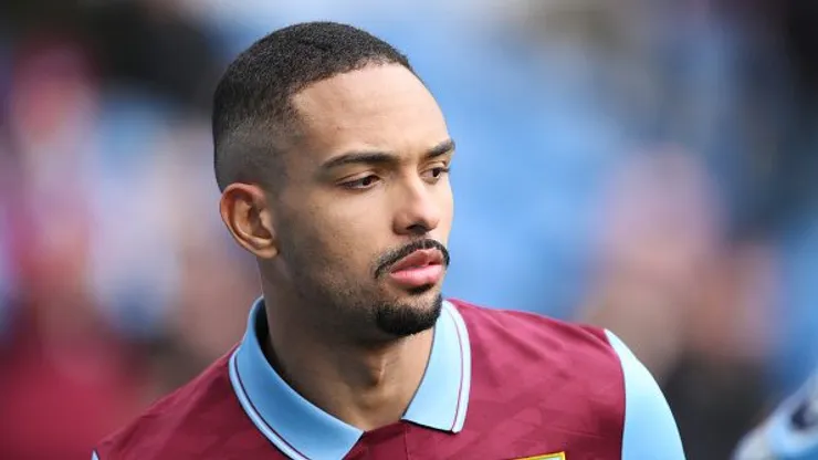 Vitinho, alvo do Botafogo, atuando no Burnley-ING em 2024