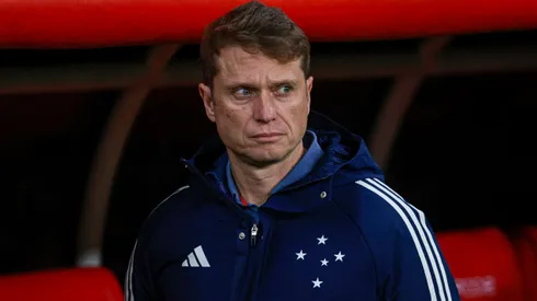 Fernando Seabra tecnico do Cruzeiro durante partida contra o Internacional no estadio Beira-Rio pelo campeonato Brasileiro A 2024. Foto: Maxi Franzoi/AGIF