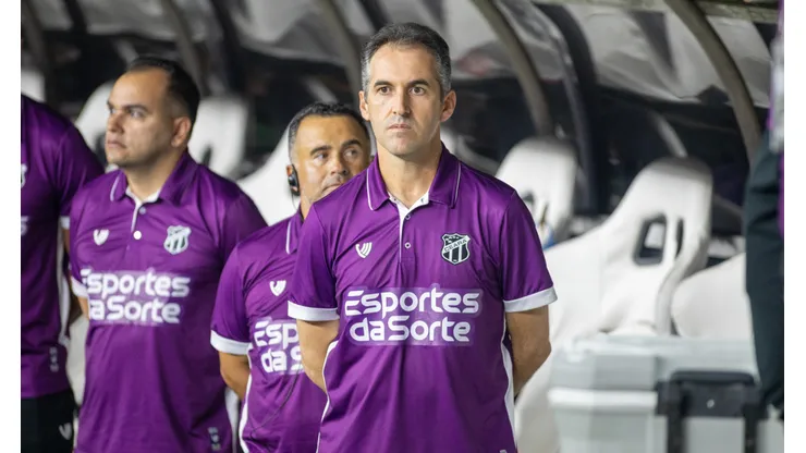 Léo Condé fala sobre briga pelo acesso, mas faz pedido: "Passo a passo"