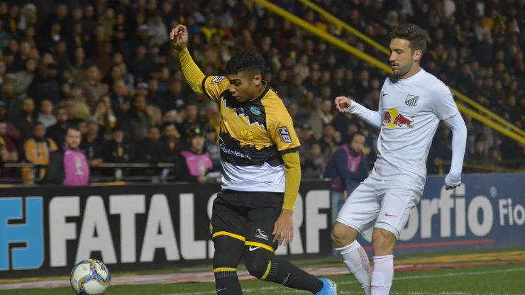 Julimar do Criciuma durante partida contra o Bragantino no estadio Heriberto Hulse pelo campeonato Brasileiro B 2019. Foto: Lucas Colombo/AGIF