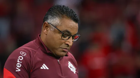 Roger Machado técnico do Internacional durante partida contra o Rosário Central no estádio Beira-Rio pelo campeonato Copa Sul-Americana 2024. Foto: Maxi Franzoi/AGIF