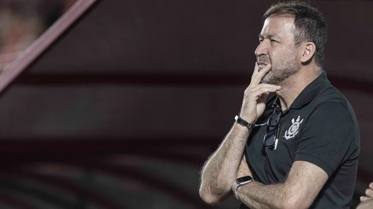 Augusto Melo presidente do Corinthians durante partida contra o Atlético-GO no estádio Antônio Accioly pelo campeonato Brasileiro A 2024. Foto: Heber Gomes/AGIF