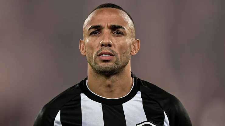 Marcal jogador do Botafogo durante partida contra o Fluminense no estadio Engenhao pelo campeonato BRASILEIRO A 2023. Veterano tem saída pedida pela torcida