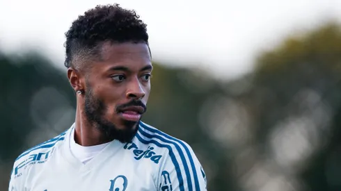 Michel Bastos, durante treino do Palmeiras, em 2017.