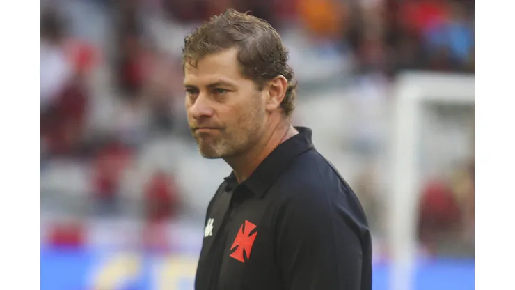 Rafael Paiva durante confronto contra o Athletico-PR no Brasileirão de 2024.