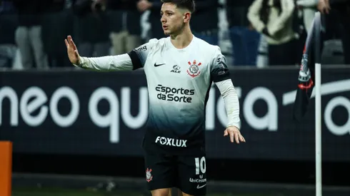 Garro durante confronto contra o Bragantino no Campeonato Brasileiro de 2024.