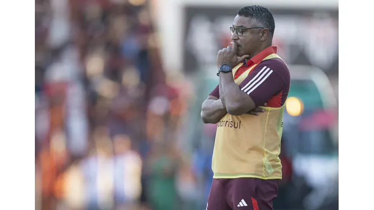 Roger Machado, técnico do Internacional, durante partida contra o Atletico-GO no estádio Antonio Accioly, pelo Campeonato Brasileiro.
