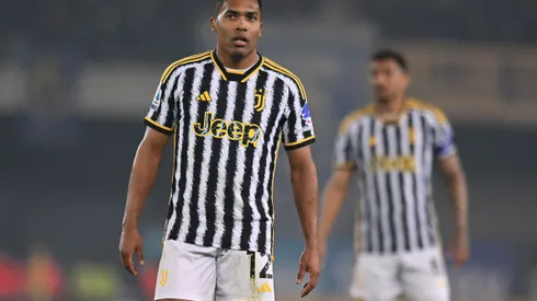 Alex Sandro durante confronto contra o Hellas Verona na Serie A TIM 2023/24.