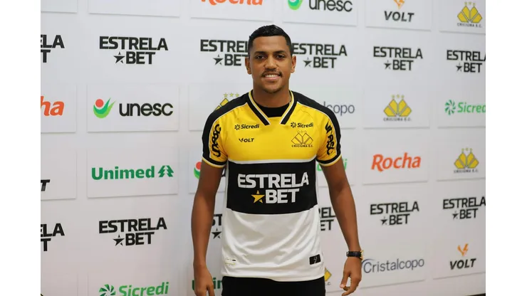 Foto: Divulgação/Criciúma - Pedro Rocha em apresentação no Criciúma.