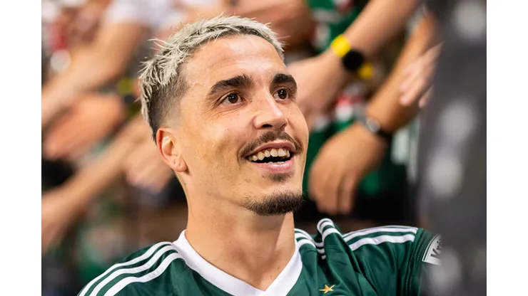 Josué Pesqueira atuando no Legia Warszawa-POL, reforço do Coritiba