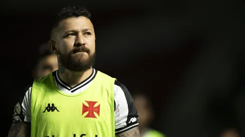 Rossi jogador do Vasco antes da partida contra o São Paulo no estádio São Januário pelo campeonato Brasileiro A 2024. Foto: Jorge Rodrigues/AGIF