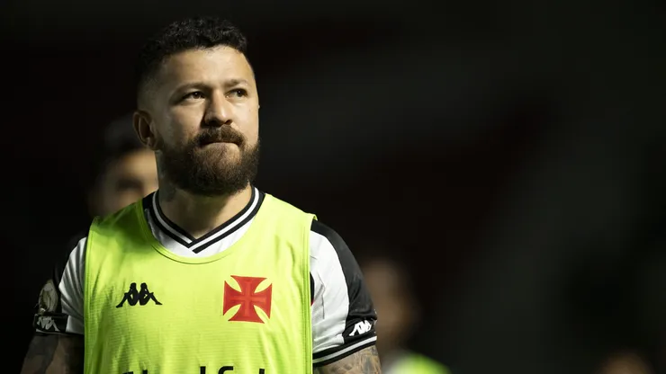 Rossi jogador do Vasco antes da partida contra o São Paulo no estádio São Januário pelo campeonato Brasileiro A 2024. Foto: Jorge Rodrigues/AGIF