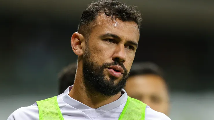 Luciano Castan jogador do Cruzeiro durante aquecimento antes da partida contra o Fluminense no estadio Mineirao pelo campeonato BRASILEIRO A 2023. Zagueiro vive situação complicada