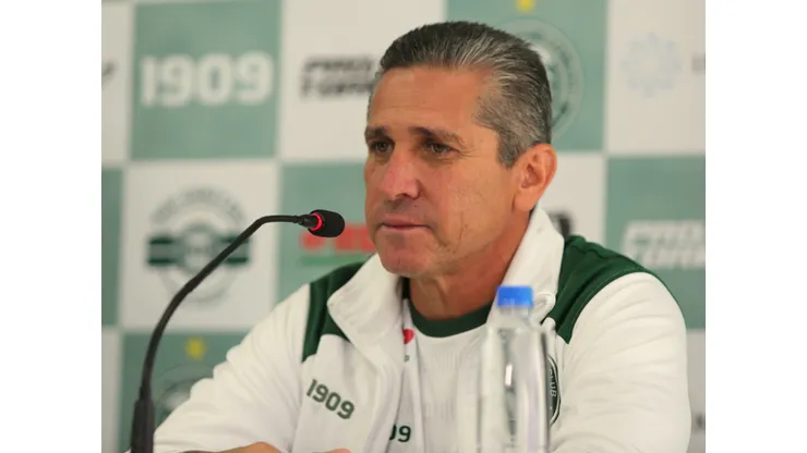 Foto: Divulgação/Coritiba - Jorginho durante entrevista coletiva no Coritiba em 2019.