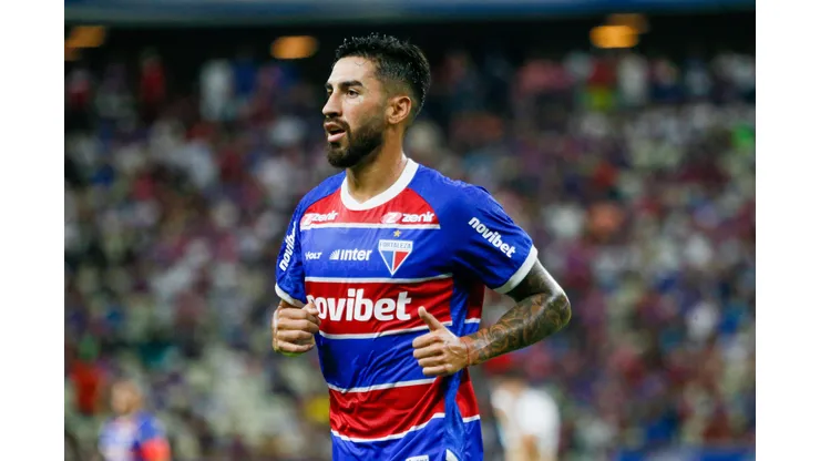 Lucero jogador do Fortaleza durante partida contra o Sportivo Trinidense no estadio Arena Castelao pelo campeonato Copa Sul-Americana 2024.