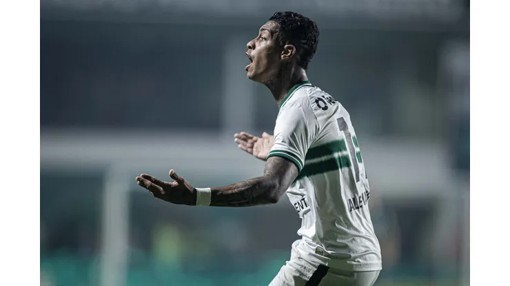 Alef Manga atuando no Coritiba em 2023