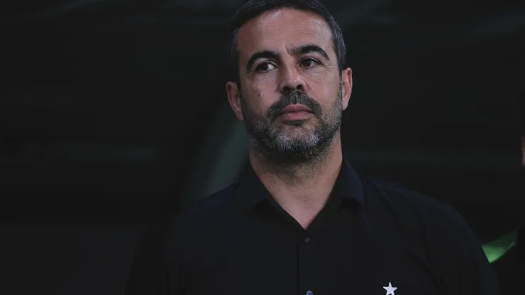 Artur Jorge técnico do Botafogo durante partida contra o Palmeiras no estádio Arena Allianz Parque pelo campeonato Copa Libertadores 2024. Foto: Ettore Chiereguini/AGIF