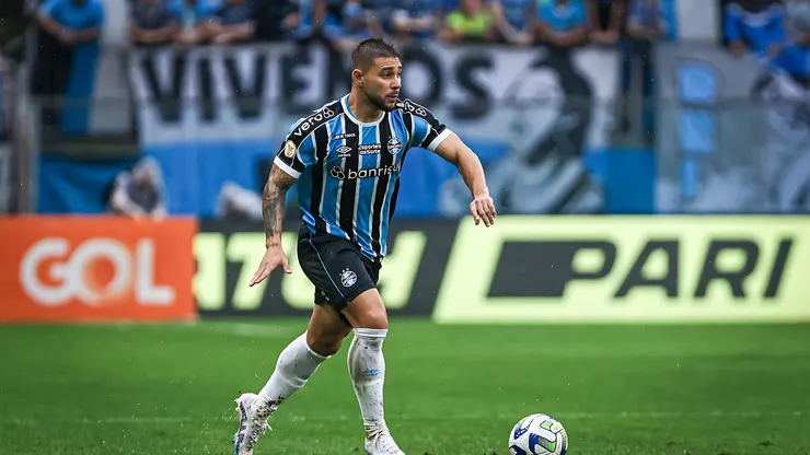 João Pedro jogador do Grêmio durante partida contra o Corinthians no estádio Arena do Grêmio pelo campeonato Brasileiro A 2023. Titular sofreu pressão da torcida gremista