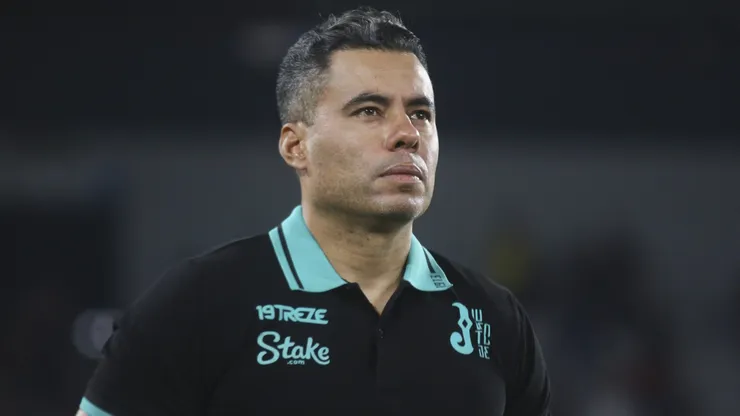 Jair Ventura, técnico do Juventude, durante partida contra o Athletico-PR na Ligga Arena, pelo Campeonato Brasileiro.