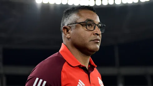 Roger Machado, técnico do Internacional, durante partida contra o Botafogo no Nilton Santos, pelo Campeonato Brasileiro.