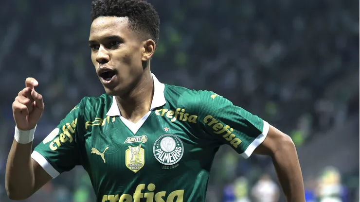 Estevão, jogador do Palmeiras.