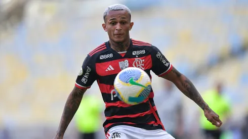 Wesley, jogador do Flamengo, durante partida contra o Palmeiras no Maracanã, pelo Campeonato Brasileiro.
