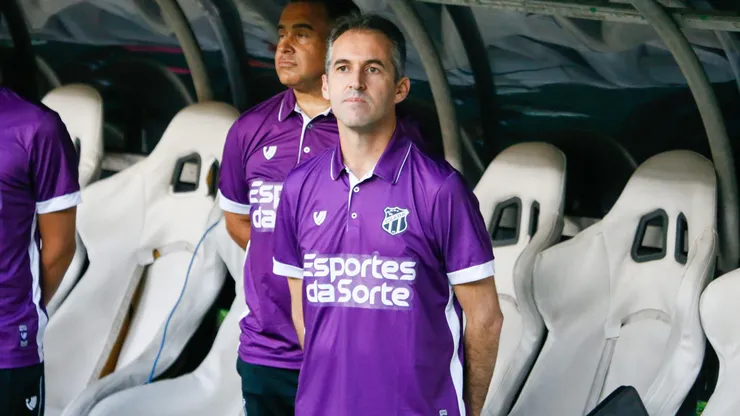 Léo Condé, técnico do Ceará, durante partida contra o Mirassol na Arena Castelão, pelo Campeonato Brasileiro.