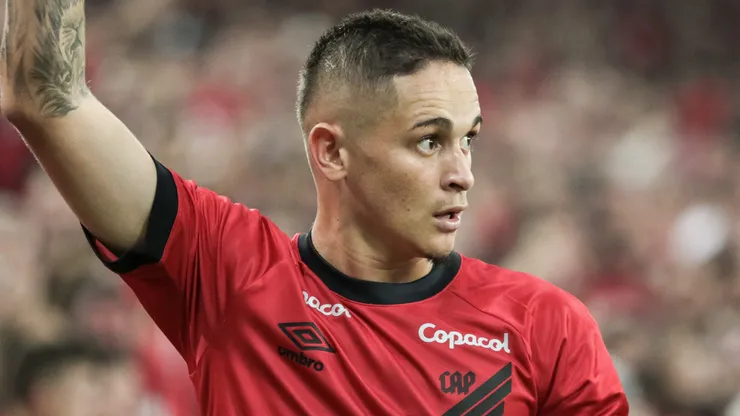 Khellven jogador do Athletico-PR durante partida contra o Atletico-MG no estadio Arena da Baixada pelo campeonato Libertadores 2023.
