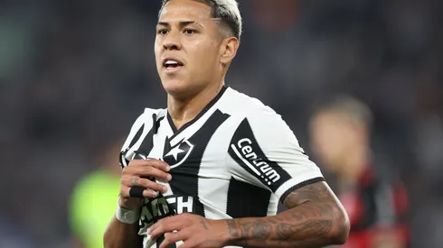 Foto: Vitor Silva/Botafogo – Matheus Martins durante confronto contra o Flamengo no Campeonato Brasileiro de 2024.
