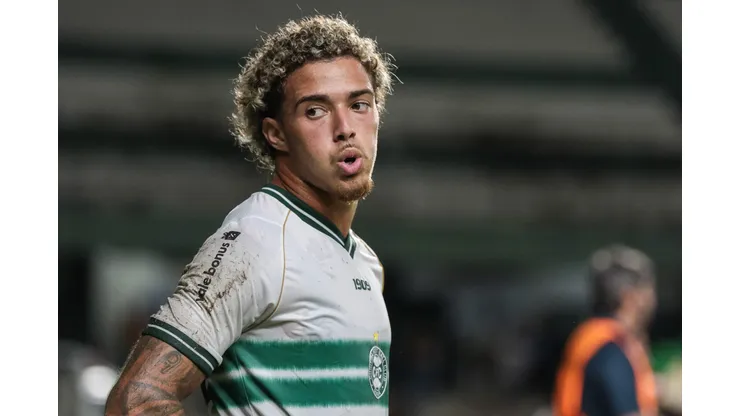 Figueiredo durante confronto contra o PSTC no Campeonato Paranaense de 2024.