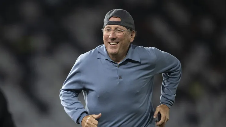 John Textor, dono do Botafogo, após partida contra o Palmeiras no Nilton Santos, pela Copa Libertadores.