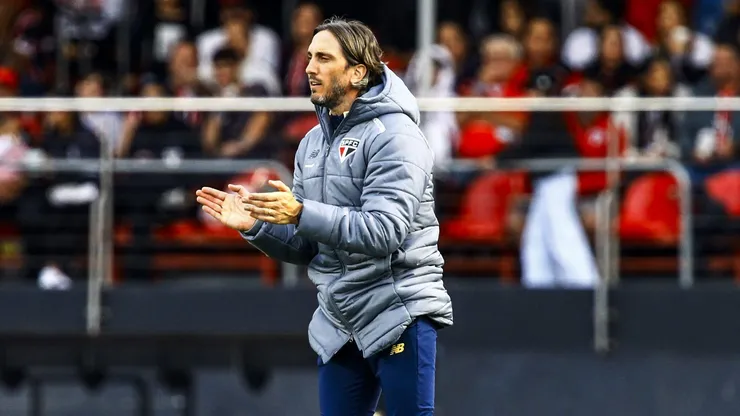Luis Zubeldia tecnico do Sao Paulo durante partida contra o Atletico-GO no estadio Morumbi pelo campeonato Brasileiro A 2024.