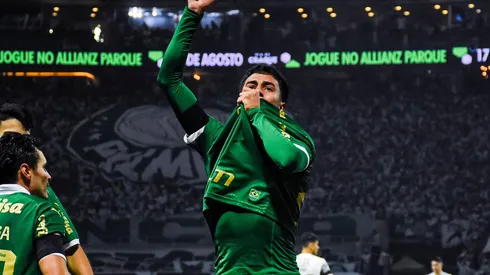 Palmeirense Vitor Reis comemora gol (Zuma Press/Alamy Live News)