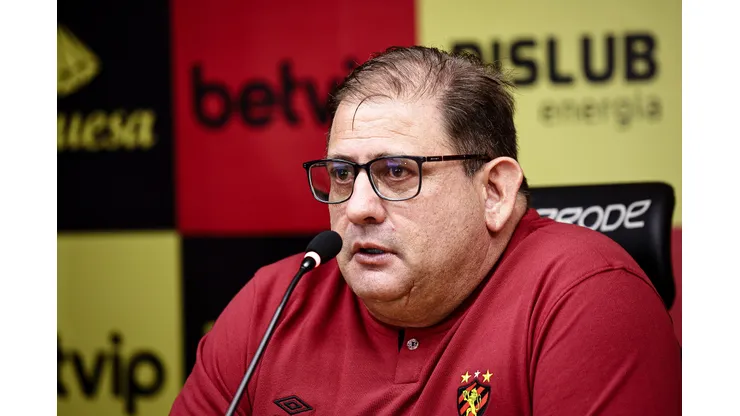 Foto: Paulo Paiva/ Sport Recife - Guto Ferreira durante apresentação no Sport.