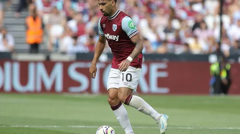 Paquetá com a bola em jogo do West Ham (SPP Sport Press Photo. /Alamy Live News)