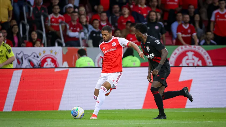 Gustavo Prado jogador do Internacional durante partida contra o Atlético-GO no estádio Beira-Rio pelo campeonato Brasileiro A 2024. Foto: Maxi Franzoi/AGIF