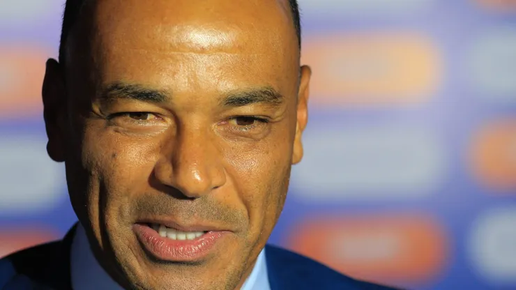 Cafu posa para fotos no tapete vermelho na chegada ao sorteio da da Copa America 2019 realizado na Cidade das Artes na zona oeste da cidade.