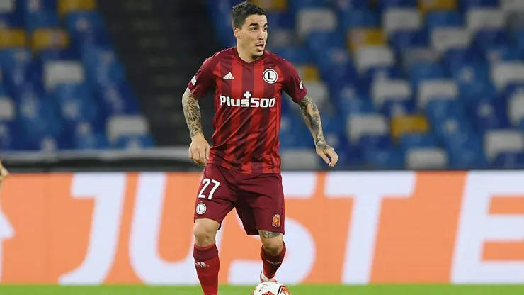Josue of Legia Warszawa runs with the ball during the UEFA Europa League group C match between SSC Napoli and Legia Warszawa at Stadio Diego Armando Maradona on October 21, 2021 in Naples, Italy.