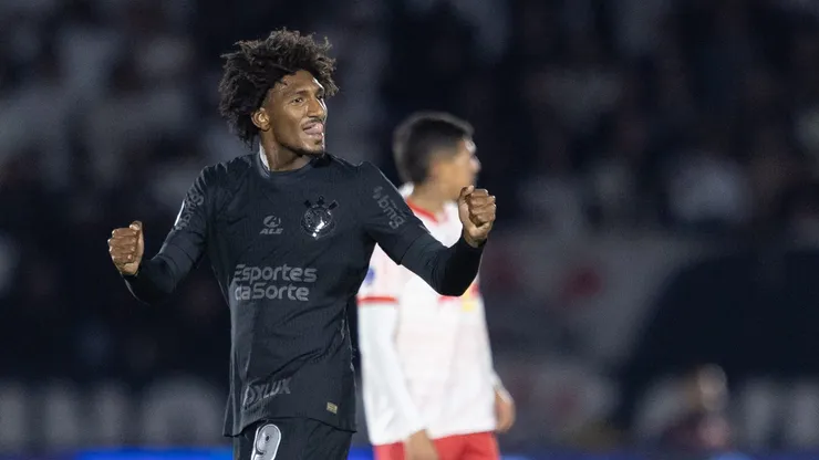 Talles Magno jogador do Corinthians comemora seu gol durante partida contra o Bragantino pela Sul-Americana 2024. Foto: Diogo Reis/AGIF