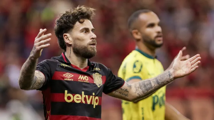 Lucas Lima, jogador do Sport, lamenta durante partida contra o Mirassol na Arena Pernambuco, pela Série B 2024.