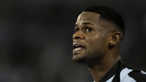 Junior Santos jogador do Botafogo durante partida contra o Bragantino no estádio Engenhão pelo campeonato Copa Libertadores 2024.