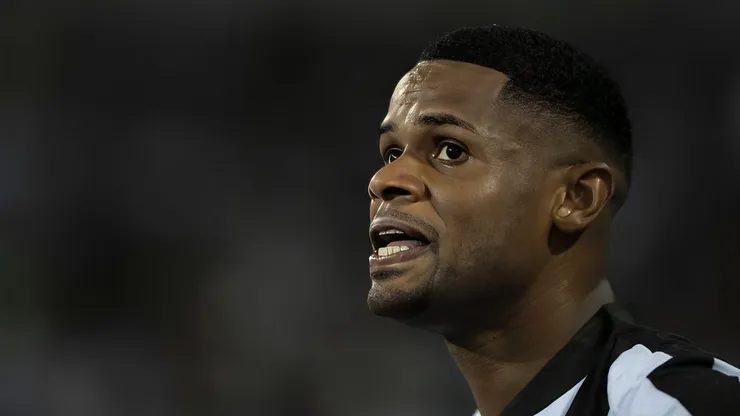 Junior Santos jogador do Botafogo durante partida contra o Bragantino no estádio Engenhão pelo campeonato Copa Libertadores 2024.