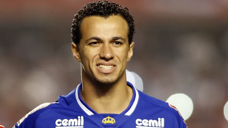 Leandro Damiao do Cruzeiro durante partida de ida das oitavas de final da Copa Libertadores da America 2015, no estadio do Morumbi/Sao Paulo.