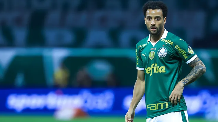 Felipe Anderson jogador do Palmeiras durante partida contra o Vitoria no estádio Arena Allianz Parque pelo campeonato Brasileiro A 2024. Ponta começa a ser cobrado pela torcida